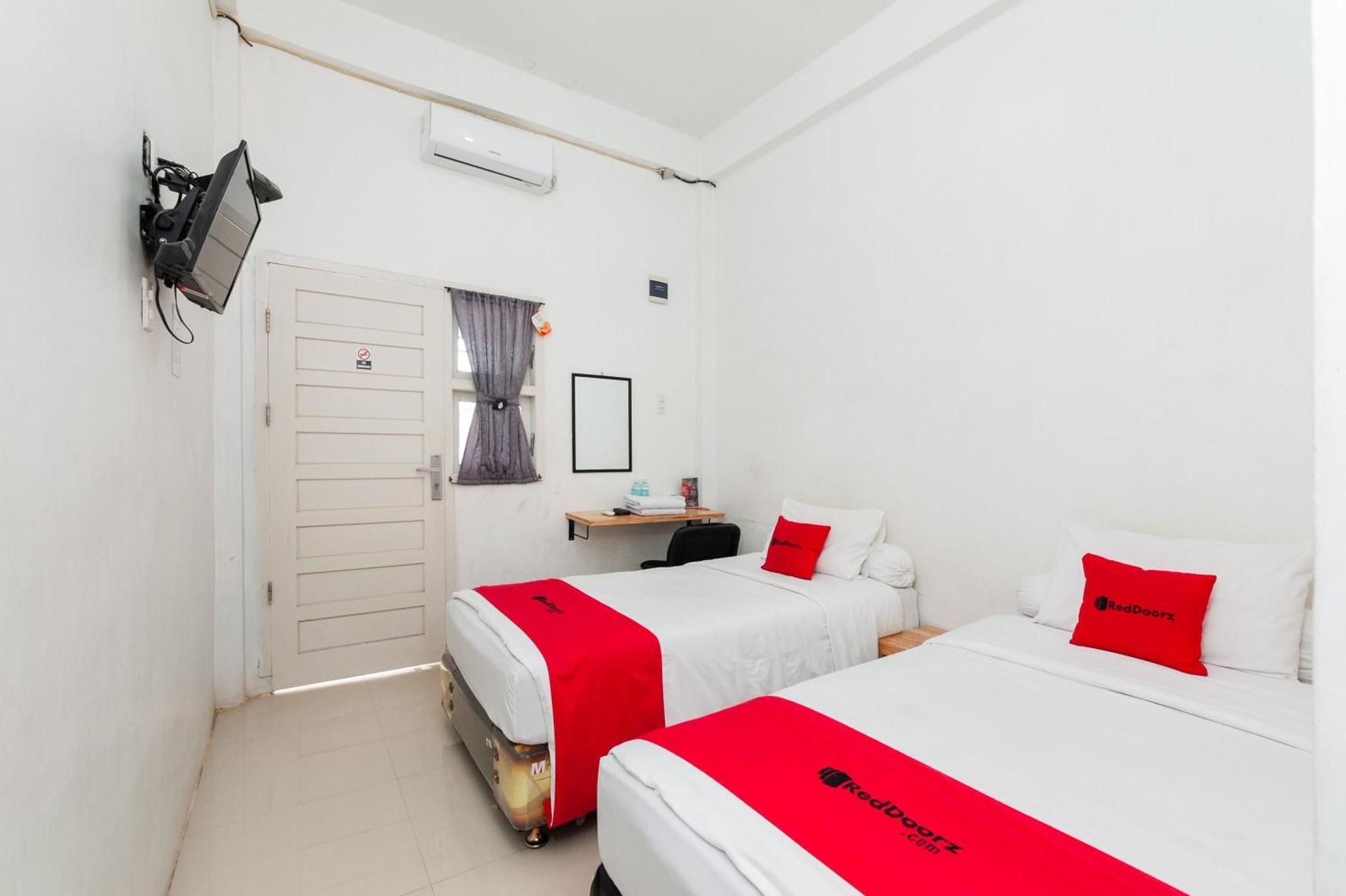 เรดดอร์ซ ชาเรียะห์ เนียร์ อาร์เอสบูดี ไซโนเอล อาบิดิน บันดา อาเจะห์ Hotel บันดาอาเจะห์ ภายนอก รูปภาพ